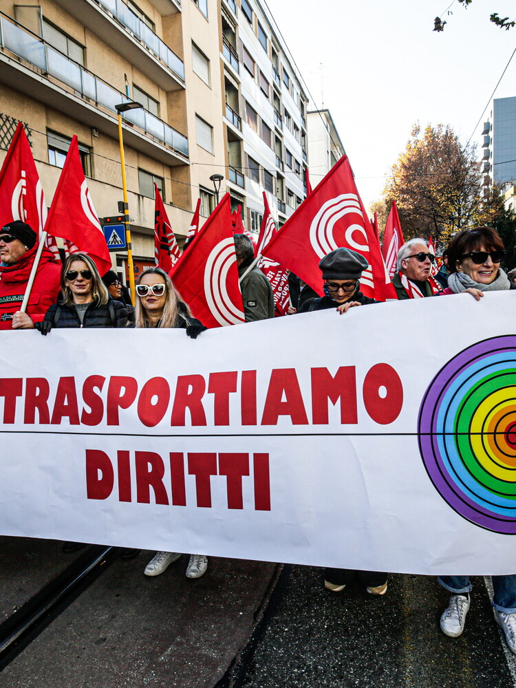 "Lo sciopero è riuscito". Cgil e Uil, "adesione oltre il 70% e piazze piene"