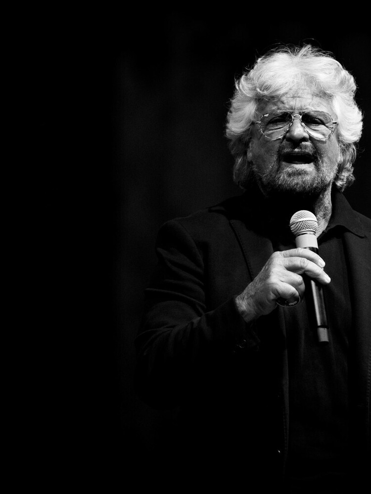Suspence per l'annuncio di Grillo. Ma per M5s "lo Statuto è blindato"