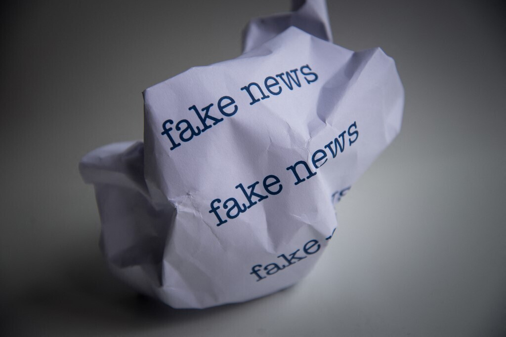 Come combattere le fake news e cos'è la Sezione 230 che protegge Musk e Zuckerberg