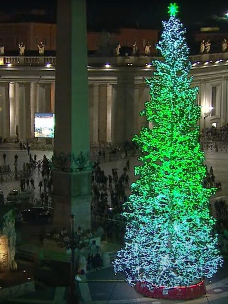 Natale con i tuoi e senza badare a spese. Mille euro tra cenone e regali