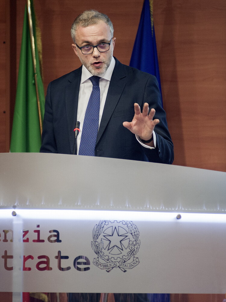 Ruffini lascia l'Agenzia delle Entrate. Smentita l'ipotesi di una "discesa in campo" 