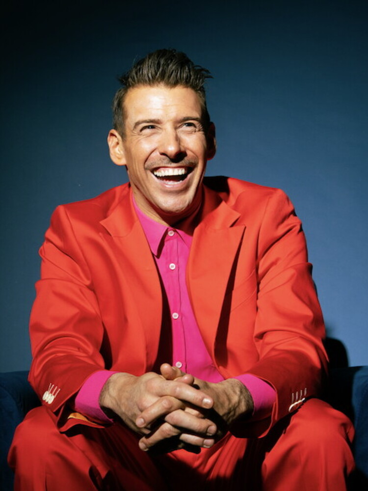 Gabbani coinvolge Milano con pop e ironia