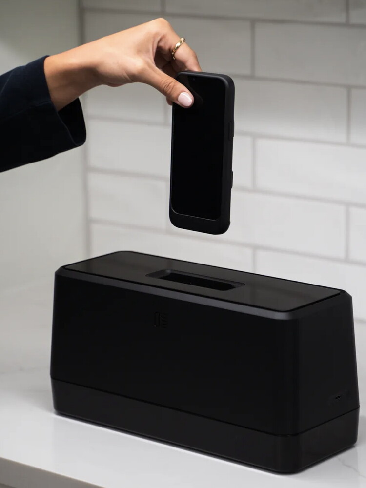 Il dispositivo che ti "ricarica" lo smartphone in 5 secondi (ma costa un botto)