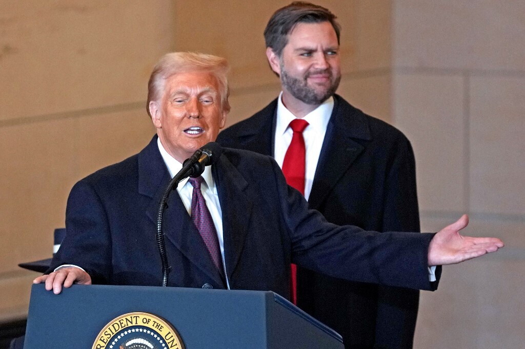 Accordo di pace con l'Iran, la versione di Vance e quella di Trump