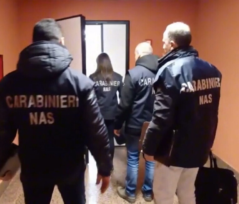 Medico generico circoncide 40 bambini