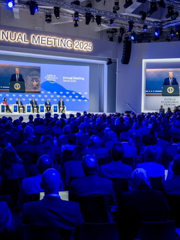 Trump a Davos: "Venite a produrre negli Stati Uniti, oppure pagate i dazi"