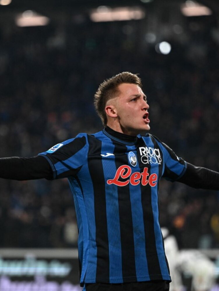 L'Atalanta vince a Como grazie a un super Retegui