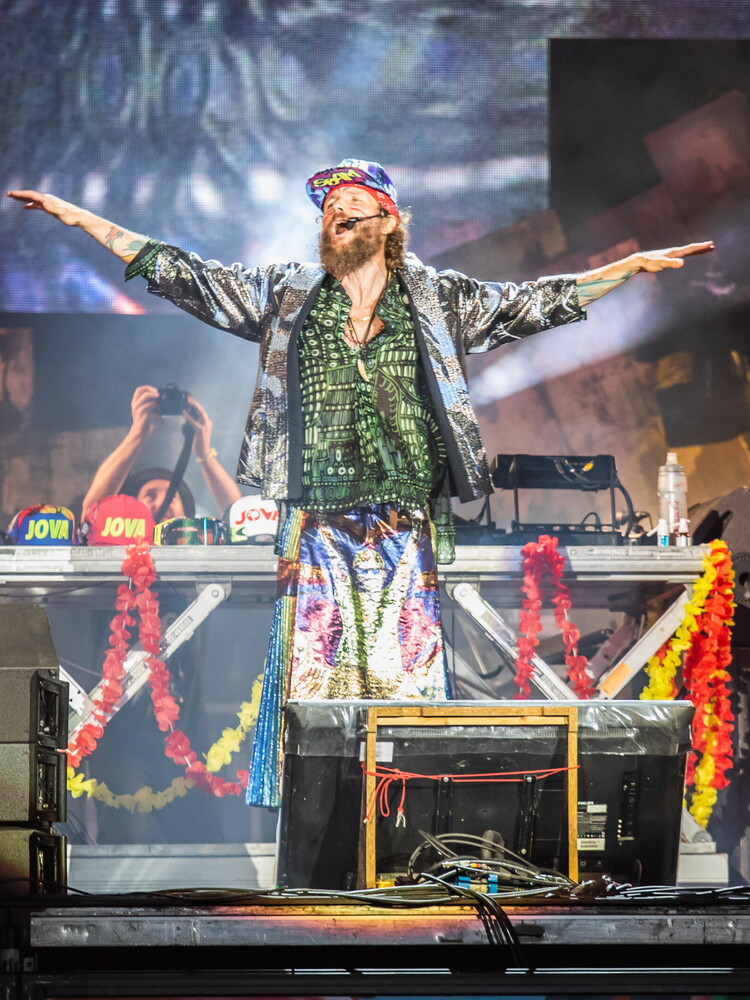Il corpo umano, Jovanotti esce con il suo manifesto di rinascita