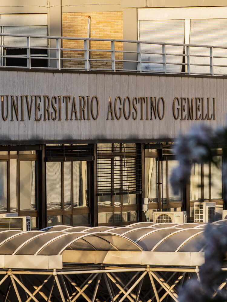 Aveva un tumore grande quanto un'anguria. Al Gemelli salvata una 35enne