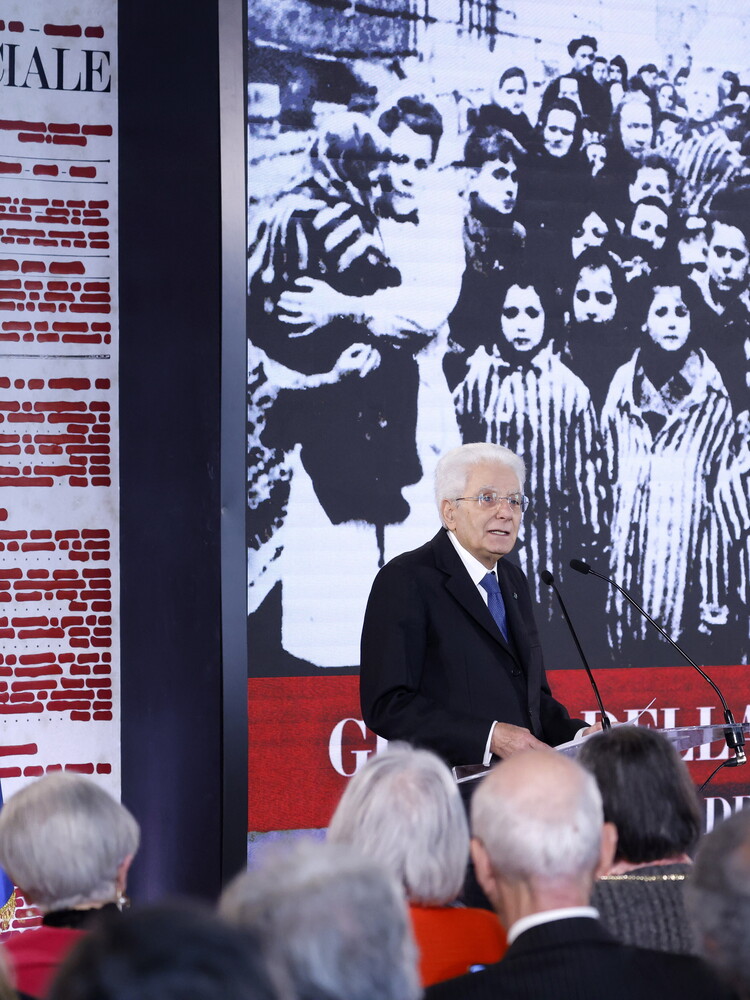 Mattarella, Liliana Segre e la pistola non raccolta