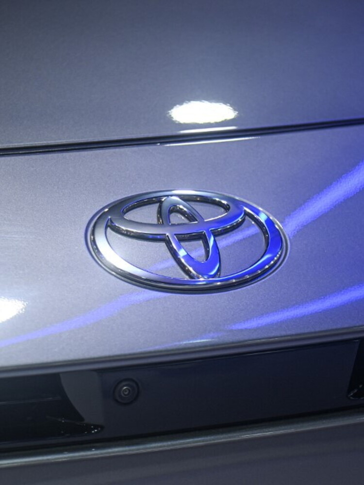 Toyota corre e supera Volkswagen nelle vendite
