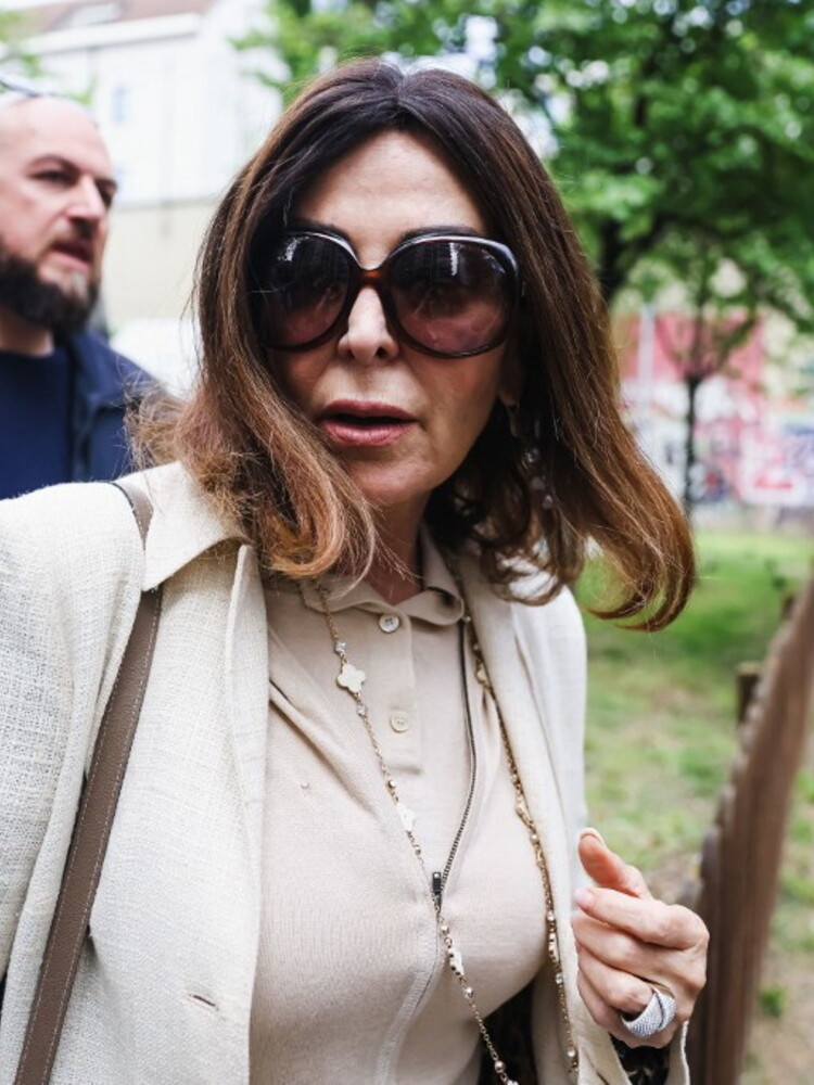 Sale il pressing su un passo indietro della ministra Santanchè