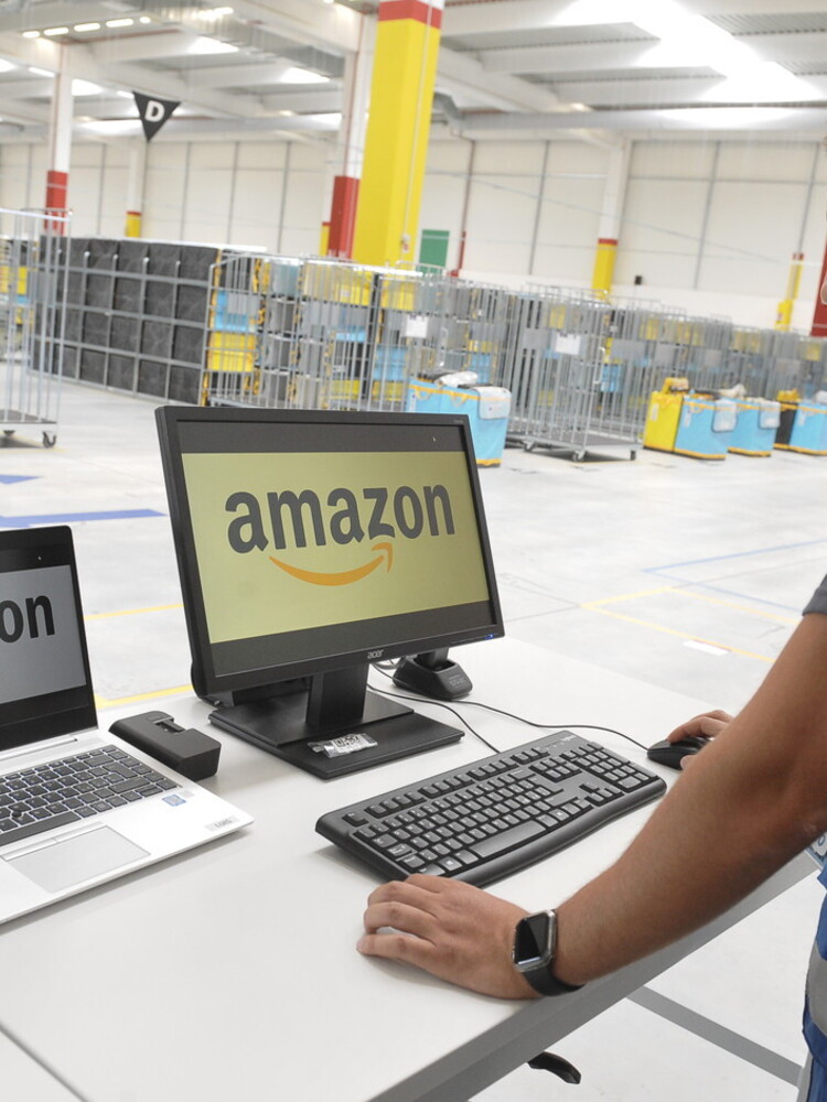 Amazon aumenta gli stipendi dei nuovi assunti