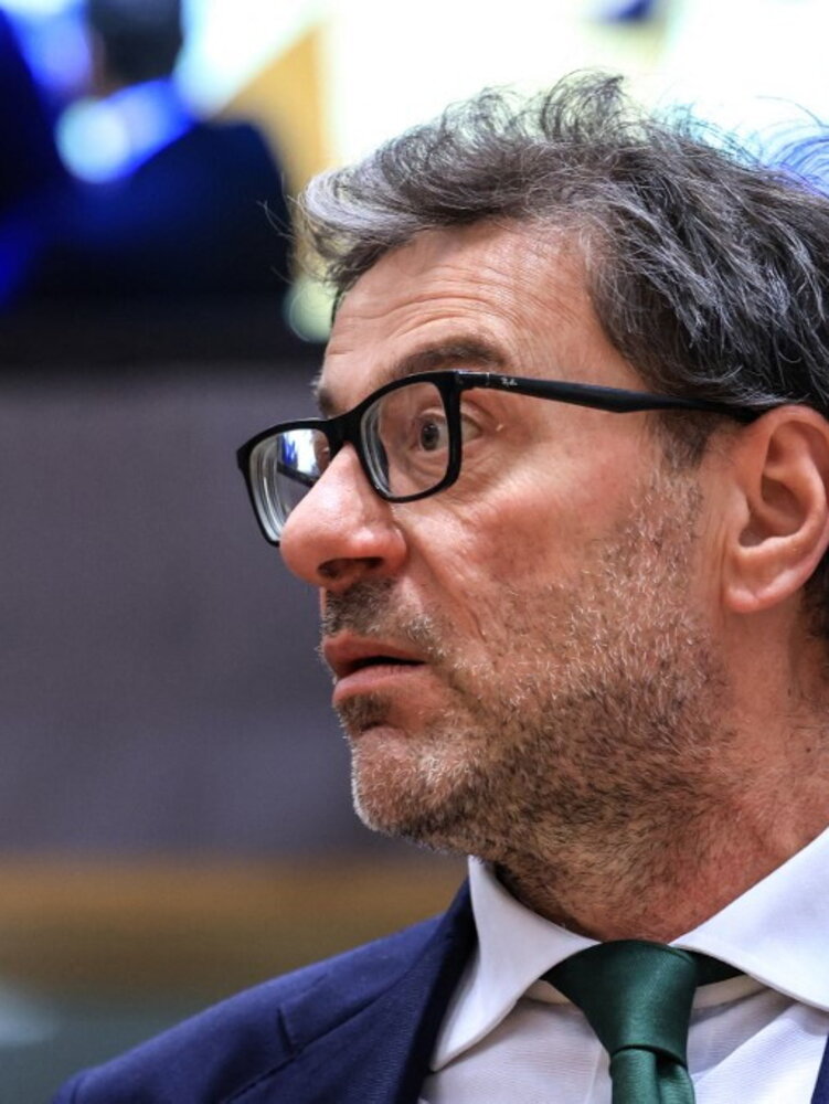 Giorgetti: "I dazi di Trump preoccupano. L' Europa si difenda"
