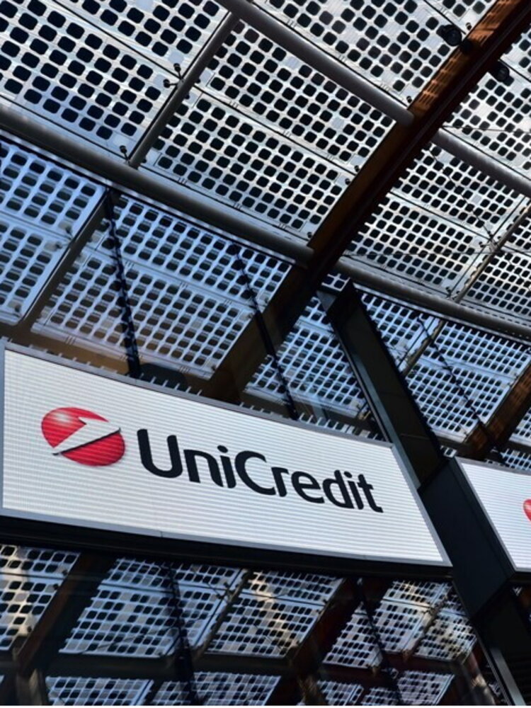 Unicredit in campo per Generali, acquista il 4% delle azioni