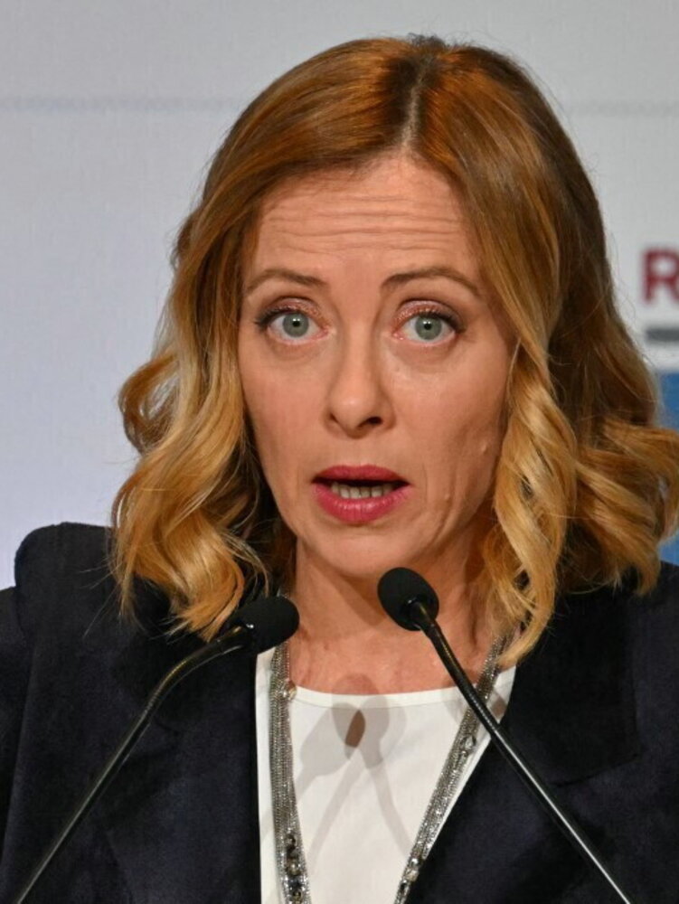 Inchiesta "click day" a Salerno. Meloni: "Gestione flussi migratori in mano a criminalità"