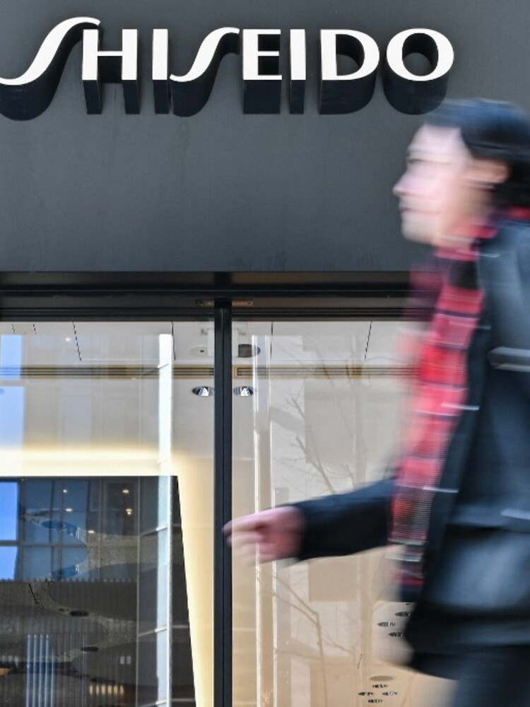 Cosmetica, crolla l'utile della Shiseido