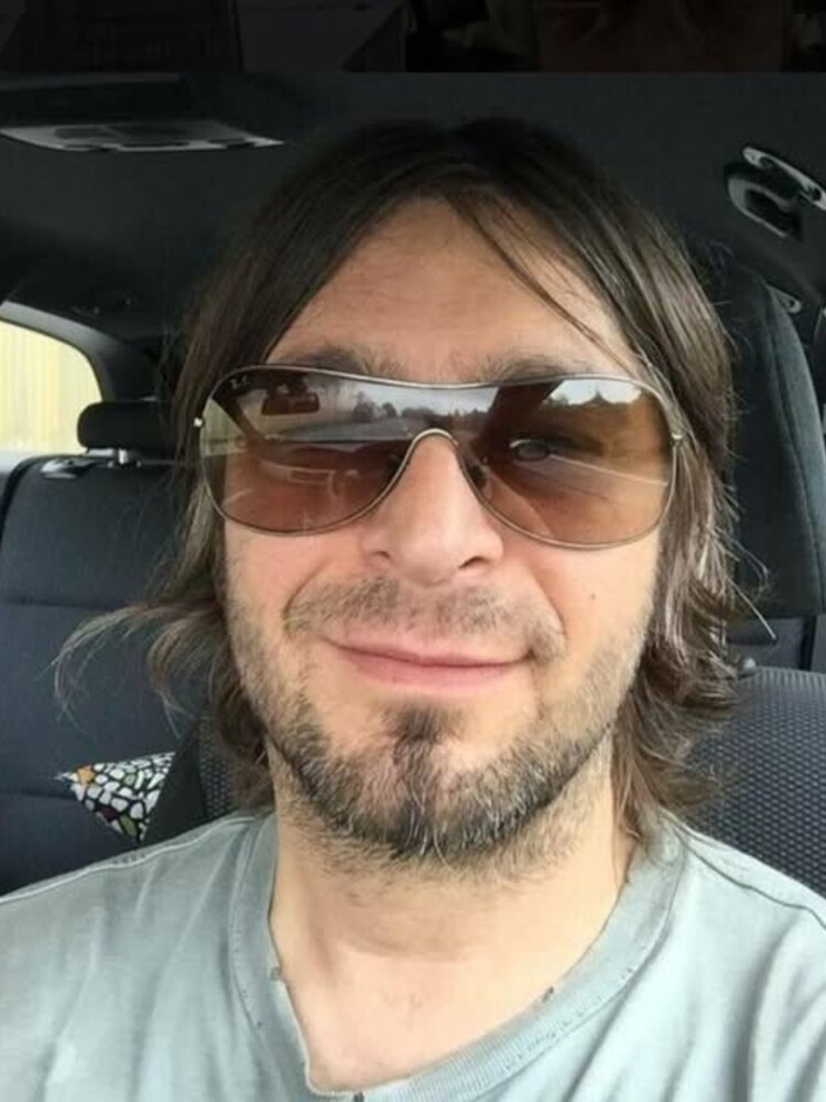 È morto il direttore di Virgin Radio, si è suicidato a Milano