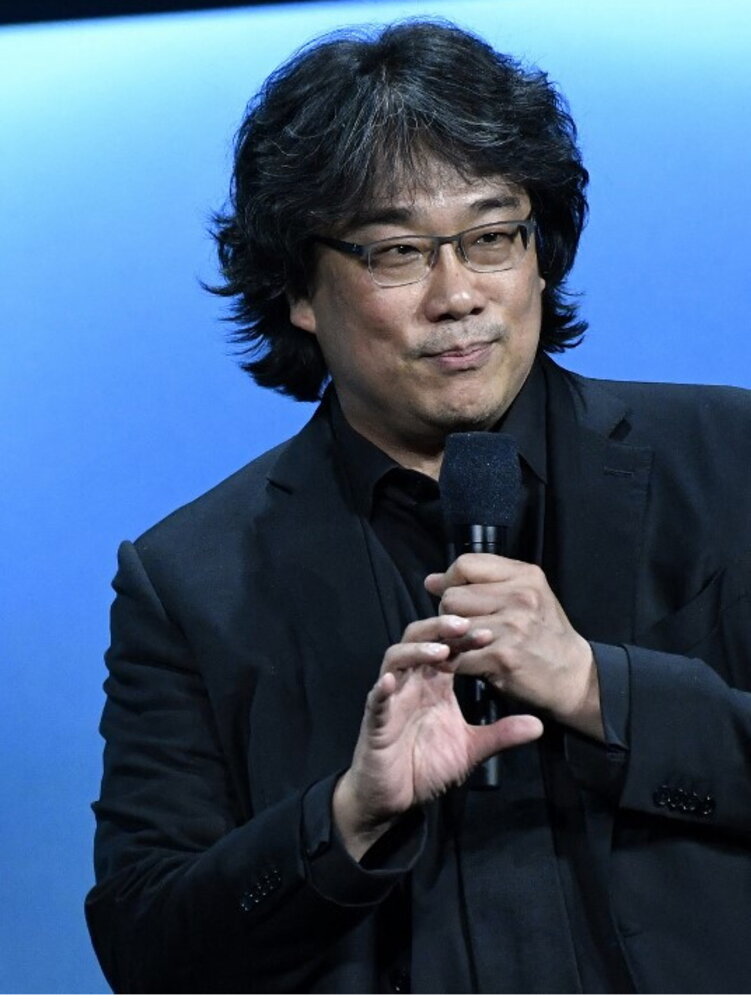 A Berlino "Mickey 17": Bong Joon Ho prende in giro le ambizioni spaziali di Musk