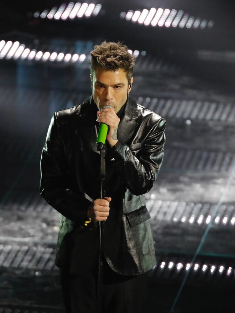 Sanremo ultimo atto, per i social il favorito è Fedez ma incombe Olly