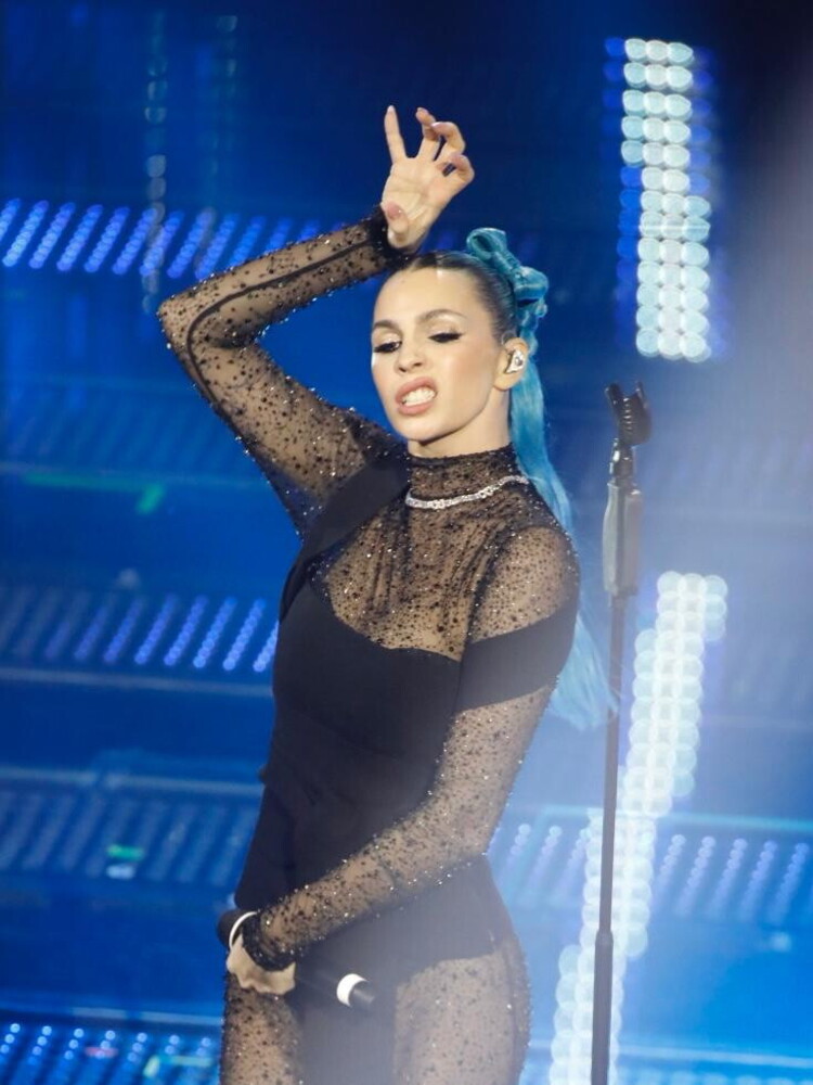 L'artiglio di Rose Villain virale sui social Marcuzzi la cita