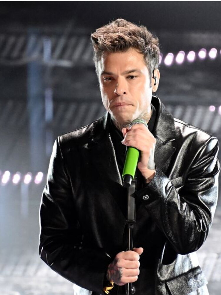 Fedez torna sul palco dopo 6 anni con un live al Forum Assago