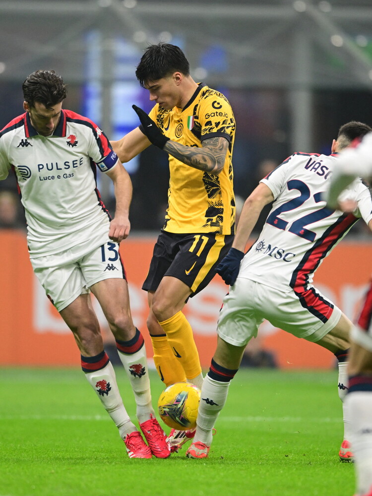 Lautaro porta l'Inter alla vittoria (1-0 con il Genoa) e al primo posto della classifica