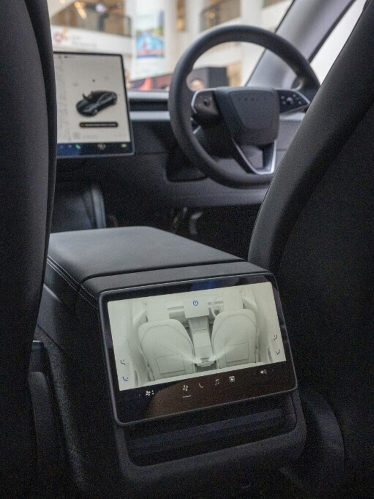 Crollano le vendite di Tesla in Europa, -45%