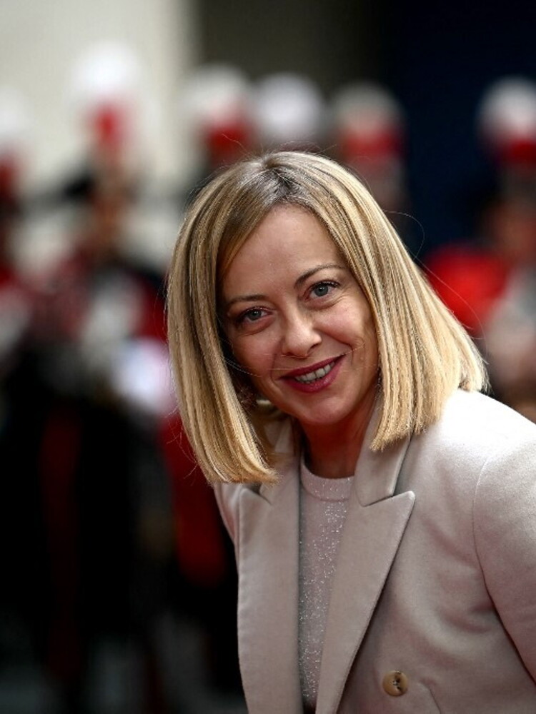 Fratelli d'Italia sale al 30,2%. Bene M5s, il Pd ancora sotto quota 23