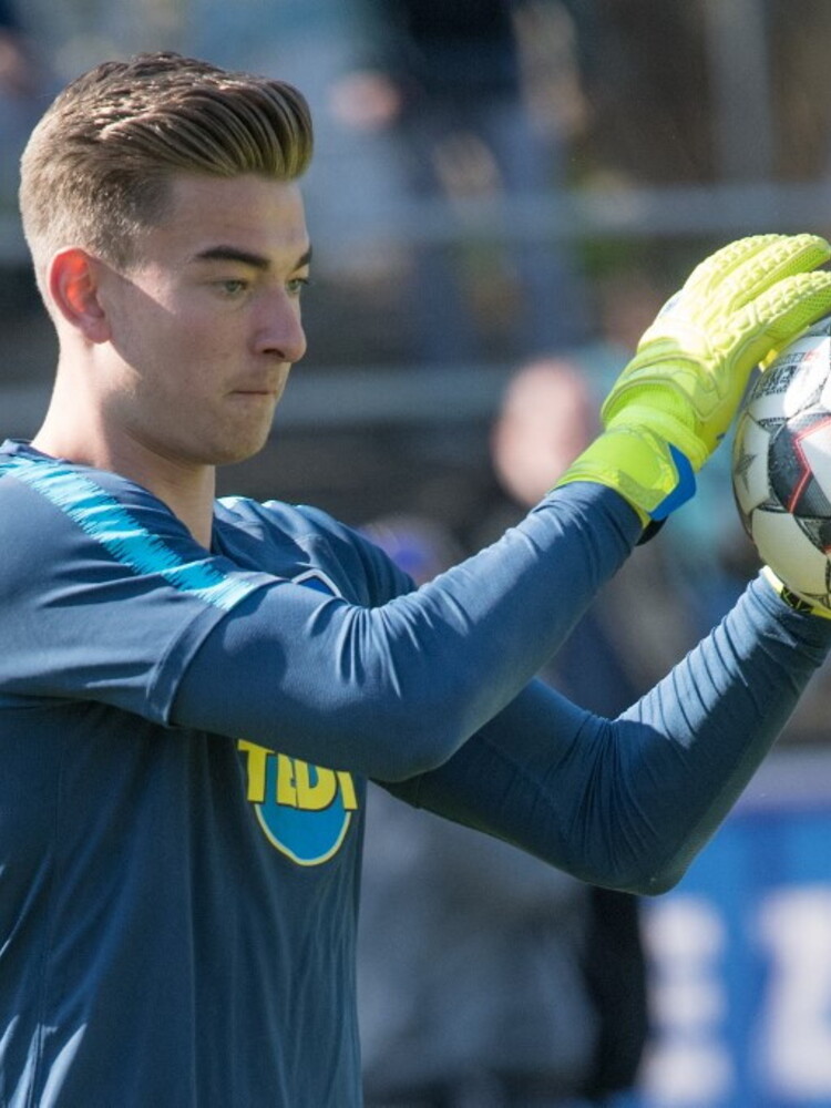 Il portiere para il rigore ma l'eroe è il raccattapalle