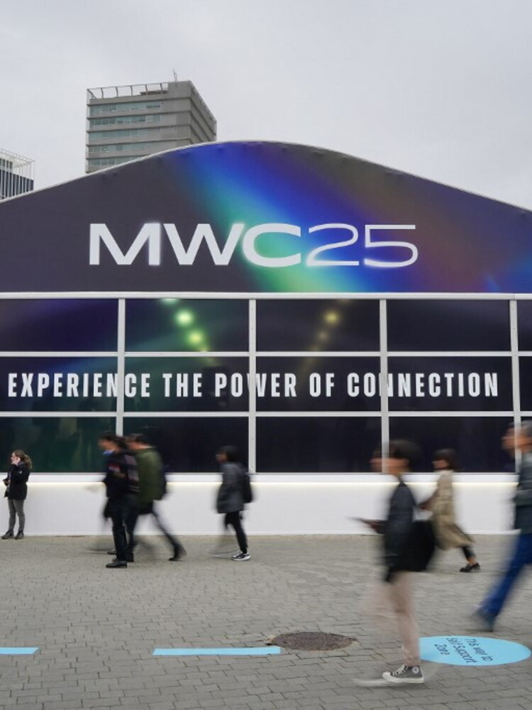 L'IA regala ossigeno al mercato degli smartphone. Ma i dazi Usa sui prodotti cinesi preoccupano 