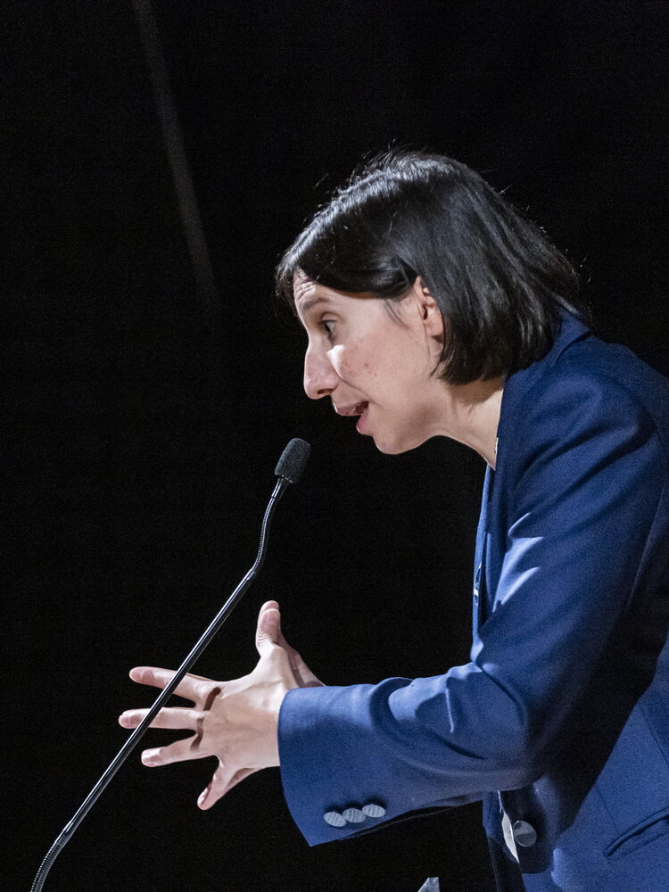 La "morsa" intorno a Elly Schlein sul riarmo dell'Europa