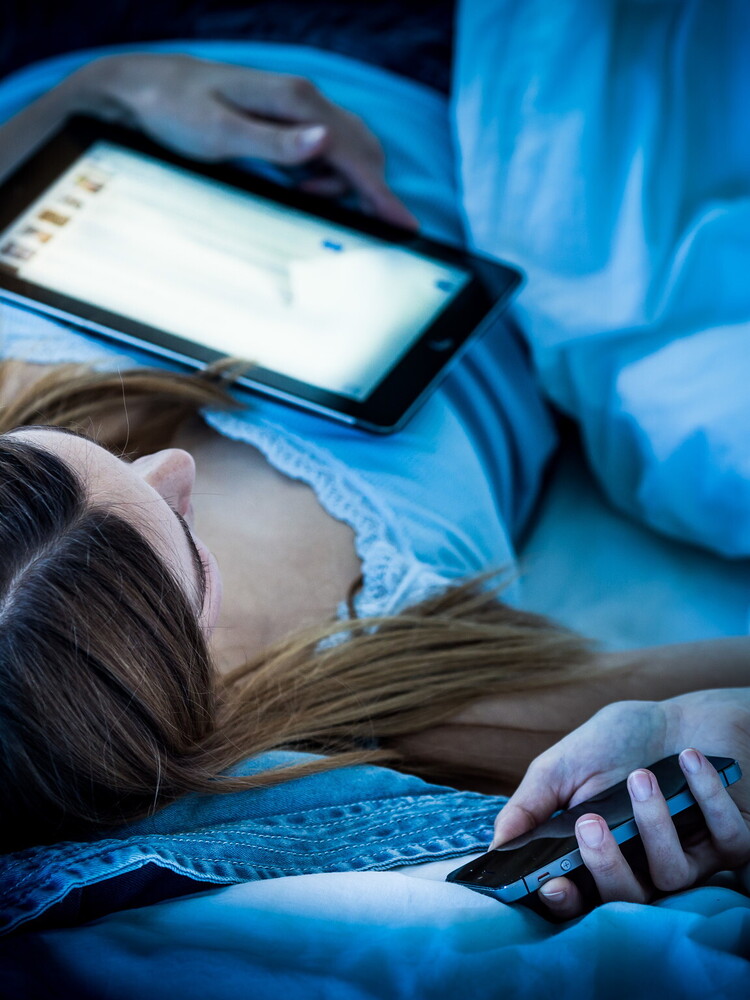 Notifiche e stress: gli italiani faticano a disconnettersi prima di dormire