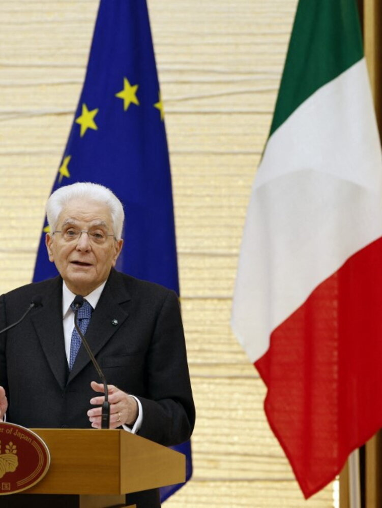 Mattarella: "Ogni maltrattamento a una donna è un'aggressione all'intera società"