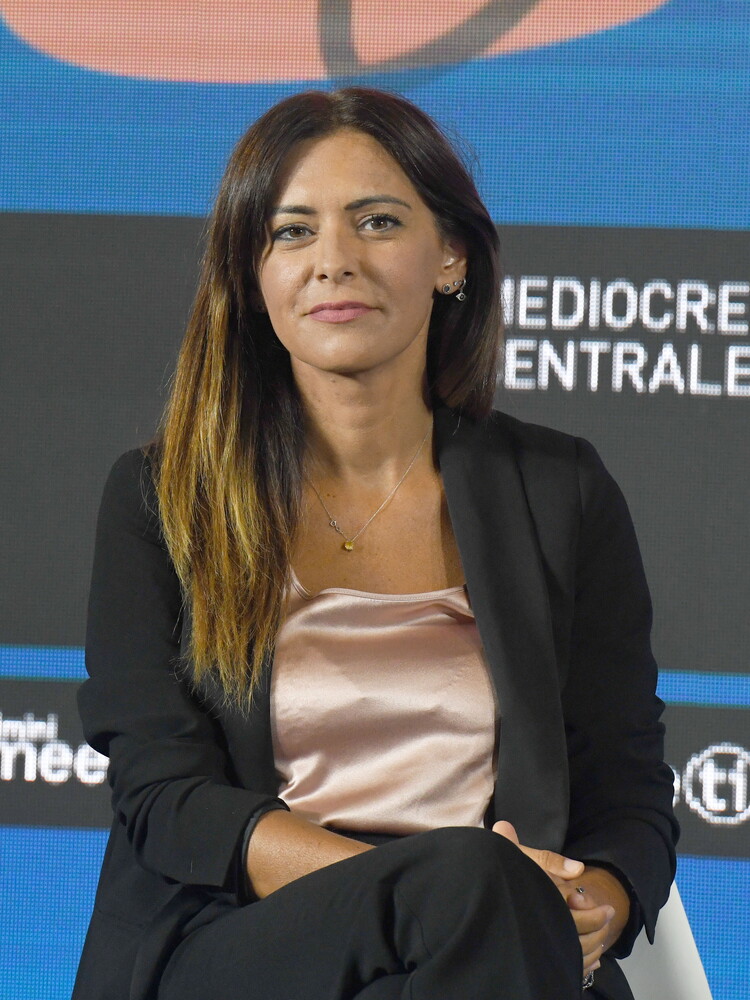 "La sua bocca puzza di tirannia", anchorman russo contro Pina Picierno (VIDEO)