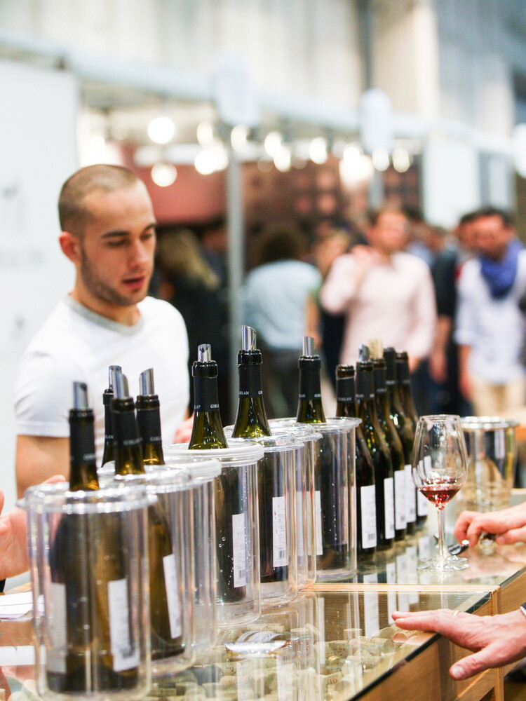 Nel 2024 venduti 753 milioni di litri di vino e spumante nella grande distribuzione in Italia