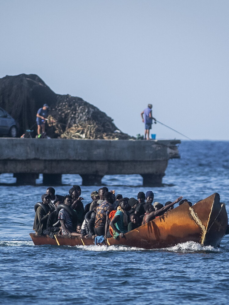 Maxi sbarco a Lampedusa, arrivano 105 migranti su un barcone
