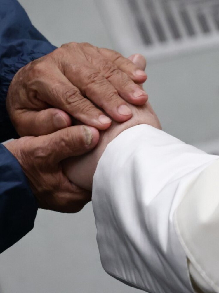 Il Papa ai malati: "In questo momento ho molto da condividere con voi"