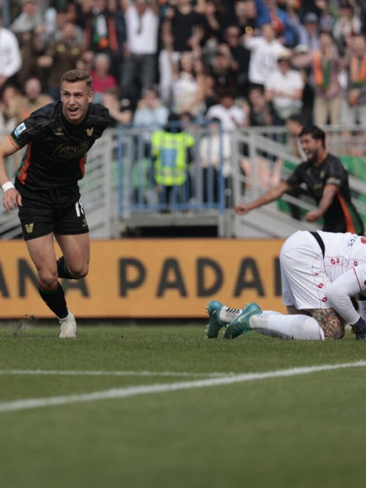 Il Venezia batte il Monza 1-0 e spera ancora nella salvezza