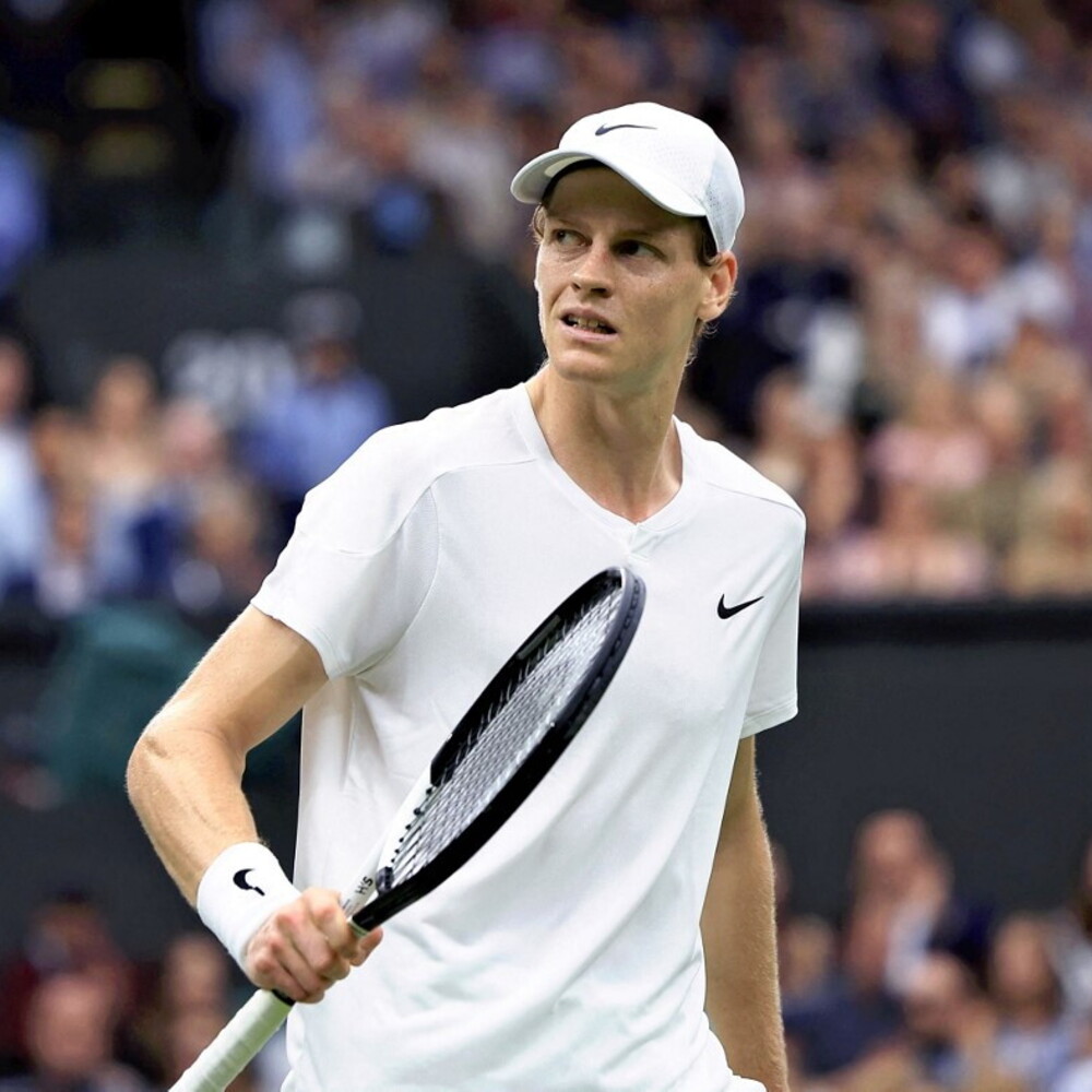 Ritorno in campo per Jannik Sinner: allenamento ufficiale con il numero 6 al mondo