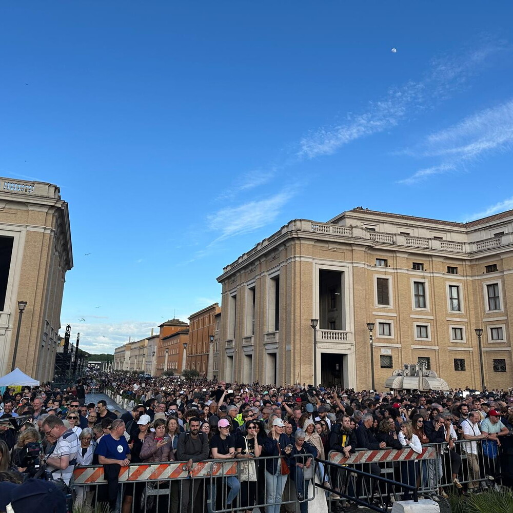 Al via il Conclave, la prima fumata intorno dopo le 19