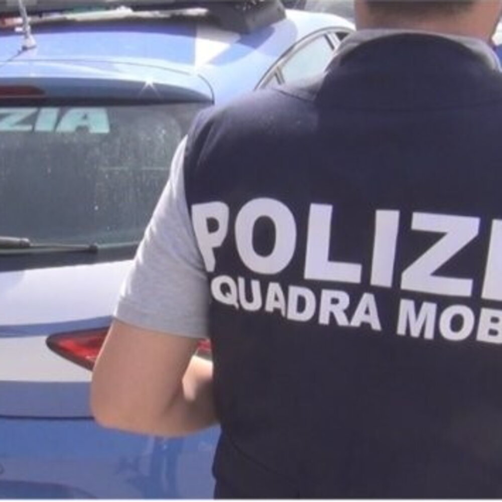 Partorisce un bimbo e lo getta nel water