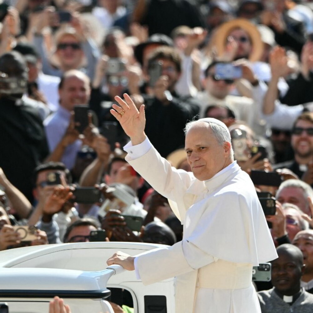 Primo giro tra fedeli in piazza per Leone XIV. Alle 10:00 la messa di intronizzazione