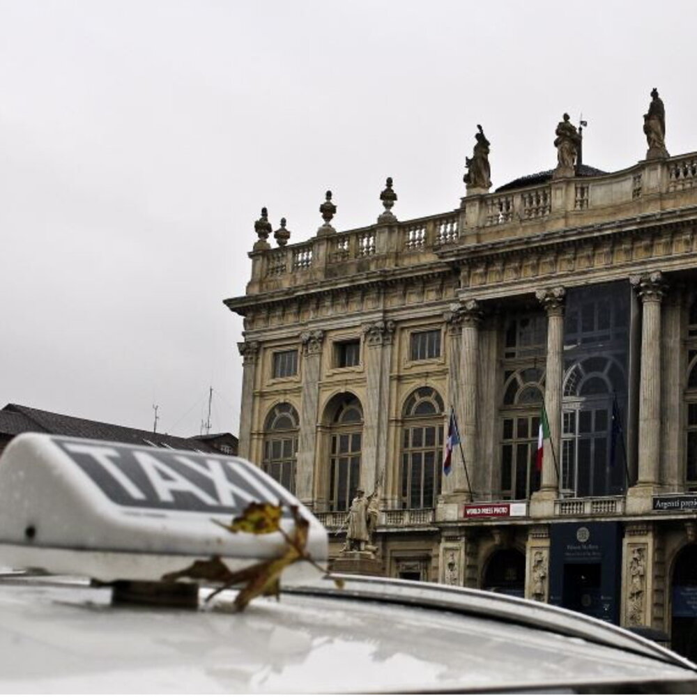 Taxi contro Ncc, a Torino tre aggressioni nel fine settimana