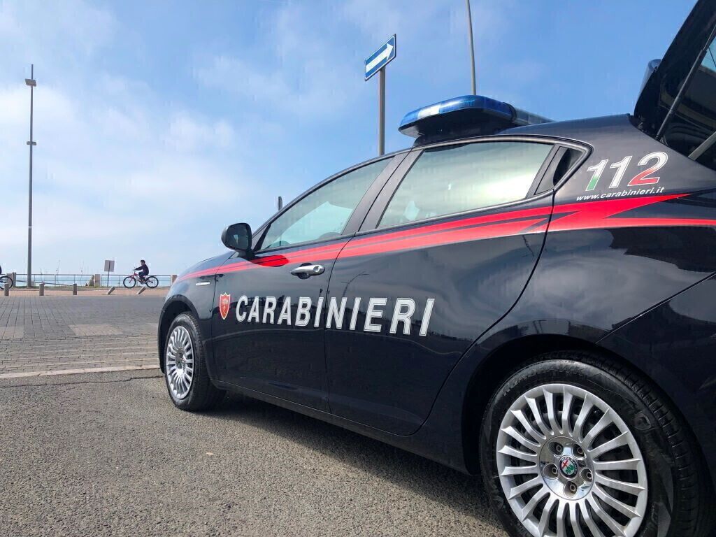 Auto travolge due pedoni alle porte di Roma, un morto e un ferito