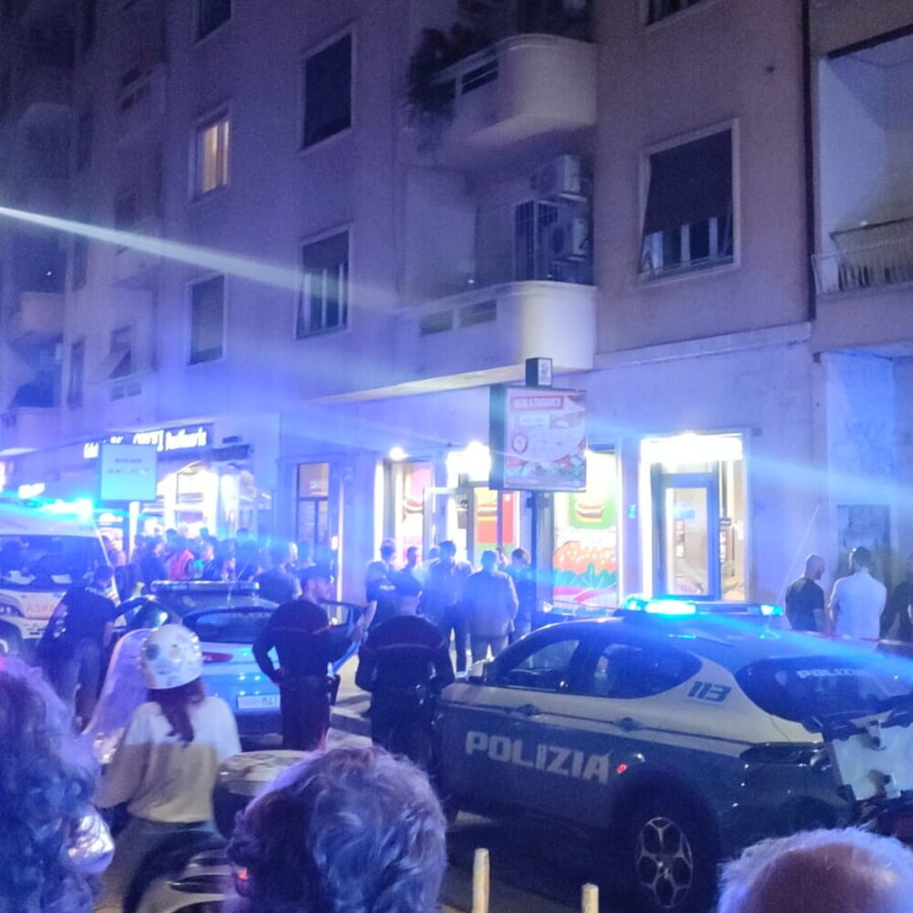 Paziente psichiatrico si barrica nel bagno di un fast food a Roma