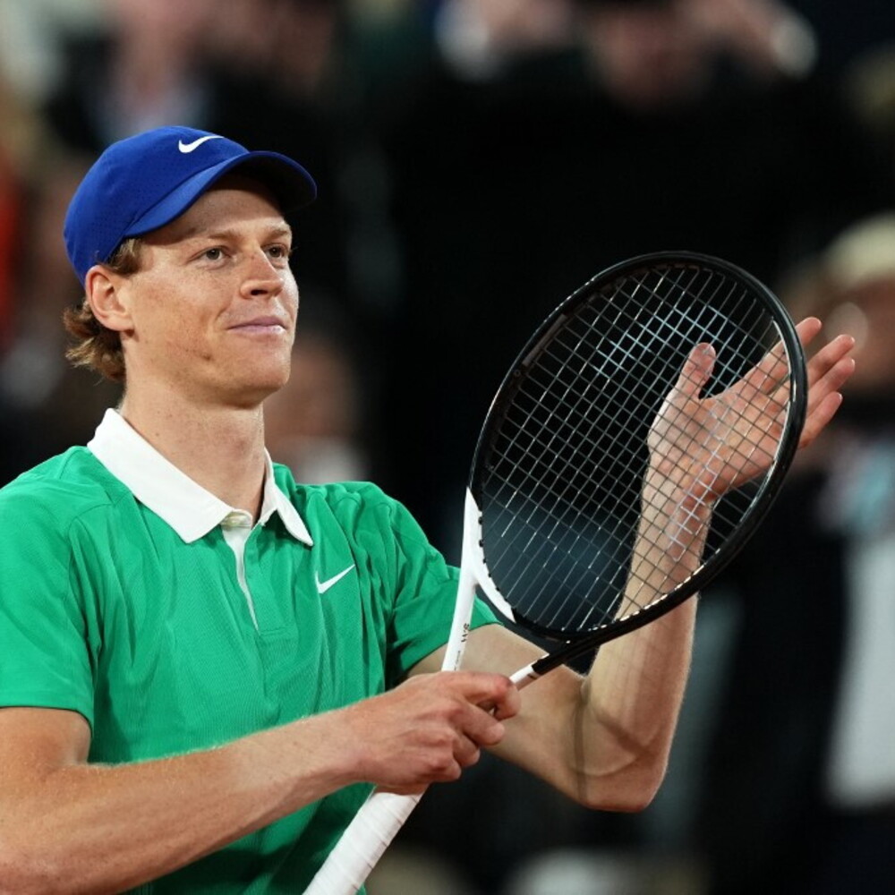 Debutto impeccabile al Roland Garros. Sinner vince in tre set 