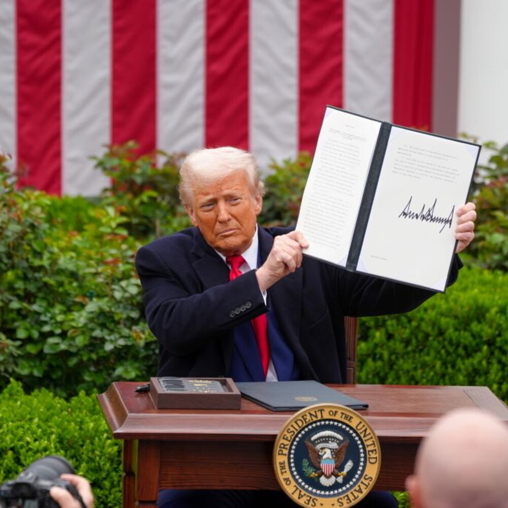 L'Ue "deplora" i nuovi dazi di Trump: "Minano i negoziati"