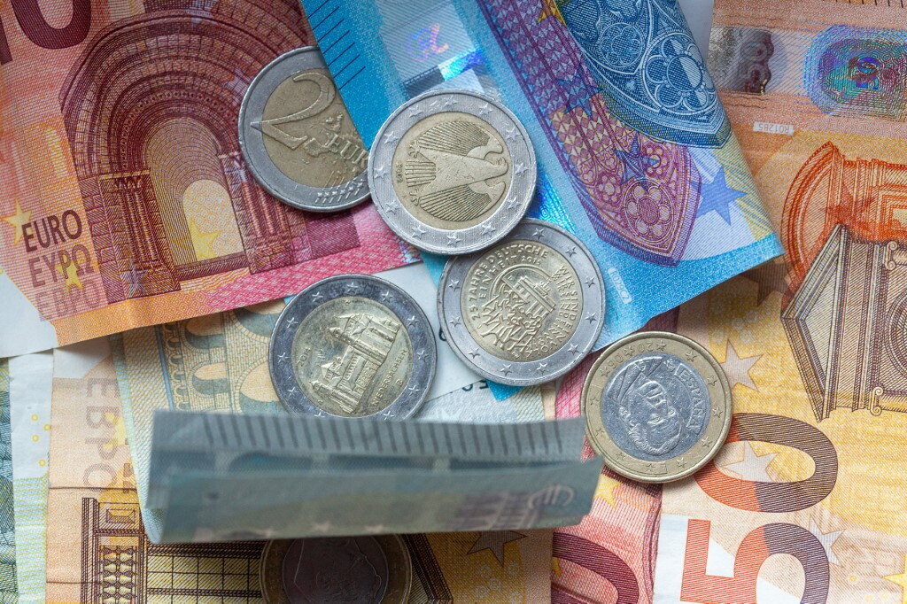 Fabbricavano monete da 2 euro, cinque fermi per una zecca clandestina