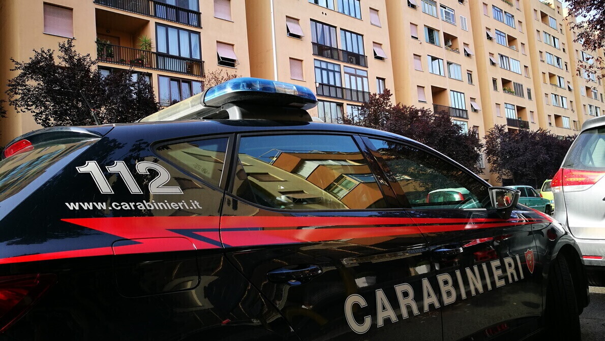 Agguato in strada nel Napoletano, ucciso un 35enne